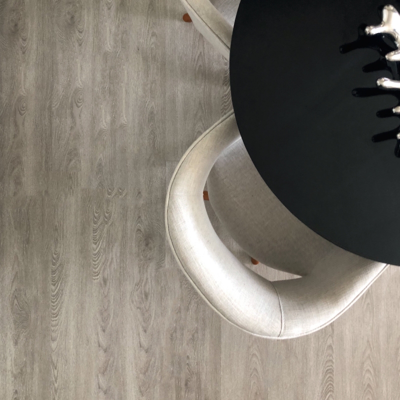 Piso Vinílico Graddus Linha Residence Classic Gray 2mm x 22,86cm x 121,92cm
